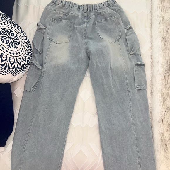 Stylish Light Blue Cargo Jeans for Women - Picture 10 of 12